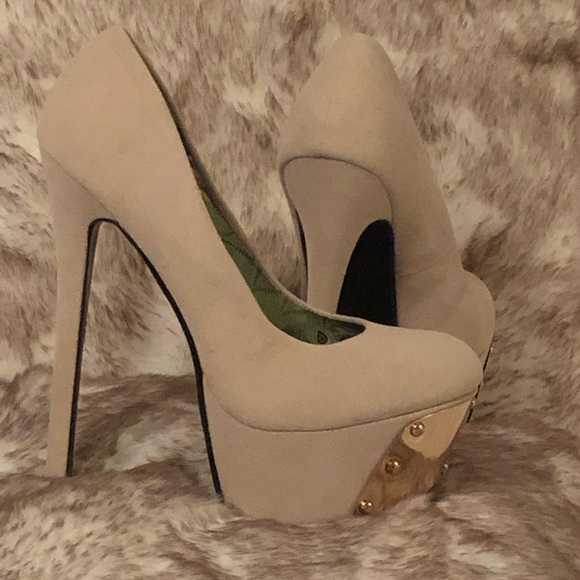 NEW - Nude Faux Suede High Heels, Gold Plated Toe - Picture 2 of 4